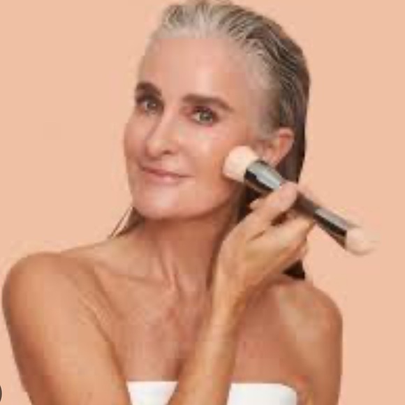 Huda Beauty Face Build & Buff Foundation Brush, dual ended brush - Picture 2 of 6